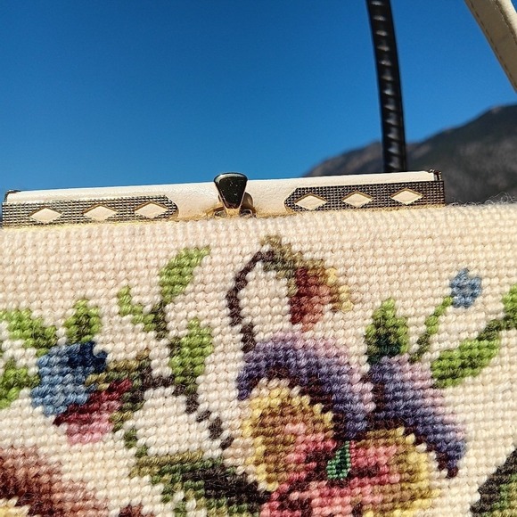 Elvette‎ Vintage Tapestry Purse - Picture 3 of 11